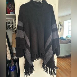 Barefoot dreams thick, warm,plush, poncho like new!